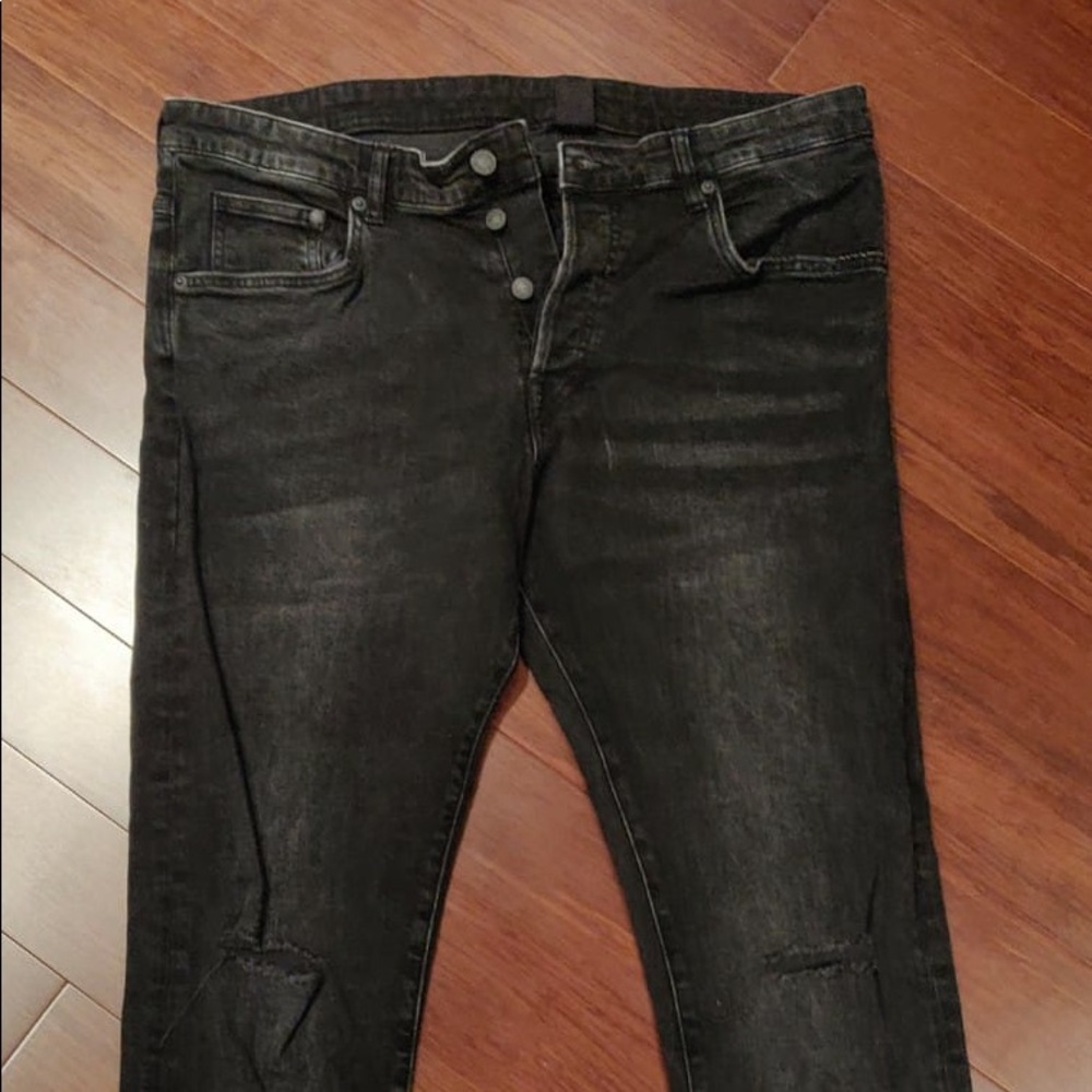 Black Jeans - Rip in knees